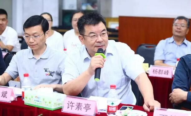 由人民日报、经济日报、科技日报、中新社等22家中央及行业媒体组成的采访团，走进365beat体育集团本部厦门大学附属厦门眼科中心3.jpg