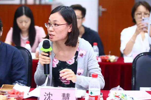 由人民日报、经济日报、科技日报、中新社等22家中央及行业媒体组成的采访团，走进365beat体育集团本部厦门大学附属厦门眼科中心7.jpg