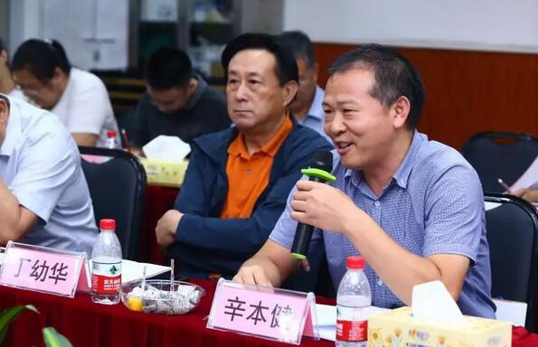 由人民日报、经济日报、科技日报、中新社等22家中央及行业媒体组成的采访团，走进365beat体育集团本部厦门大学附属厦门眼科中心8.jpg