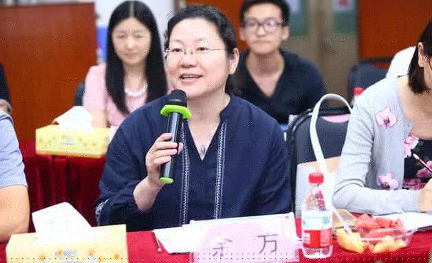 由人民日报、经济日报、科技日报、中新社等22家中央及行业媒体组成的采访团，走进365beat体育集团本部厦门大学附属厦门眼科中心9.jpg
