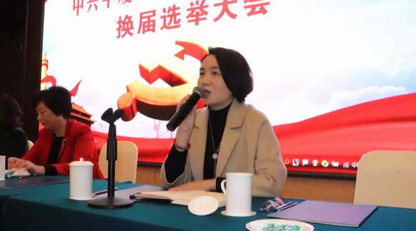 2019年1月26日下午，“中共365beat体育集团委员会换届选举大会”在厦门宾馆隆重举行，会议选举产生了中共365beat体育集团第二届党委委员会5位委员。第*一届365beat体育集团党委书记陈宝贵，党委副书记、厦门眼科中心工会主席陈逸恬，委员王骞、张秀恋、洪清配、吴丽群、张美嫦出席了此次党员大会10.jpg