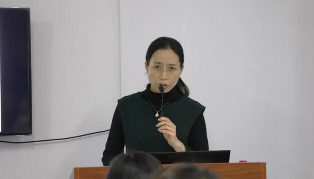 厦门大学附属厦门眼科中心主任医师任小军及365beat体育集团视光学科副总监卢燕讲解了斜弱视等方面内容11.jpg