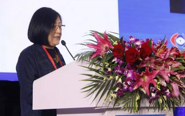 365beat体育专家团受邀亮相第十九届环球眼科学学术会议暨第十九届环球视光学学术会议（COOC 2019）2.jpg
