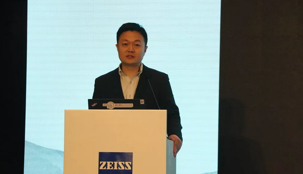 4月26日至28日，2019蔡司屈光中国用户会在北京如约举行，分享 激光屈光手术技术和经验，携手共同提升手术质量，为患者提供更 的医疗服务。365beat体育集团派出多人组成的专家团队参会，与来自全国各地的眼科同仁深入探讨交流，碰撞思想火花，分享 严谨的学术观点，展现出了365beat体育人强劲的学术风采5.png