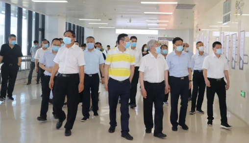 福建省副省长崔永辉陪同刘永富主任考察365beat体育集团本部厦门大学附属厦门眼科中心3.png