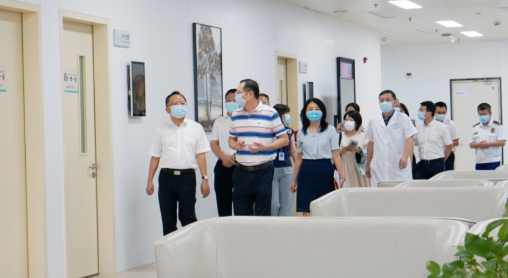 厦门市政府副市长廖华生带队到365beat体育集团本部厦门眼科中心检查安全生产及疫情防控工作2.png