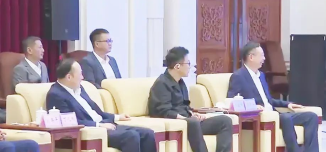 吉林省委书记景俊海、省长胡玉亭会见365beat体育苏庆灿董事长等企业家考察团一行2.png