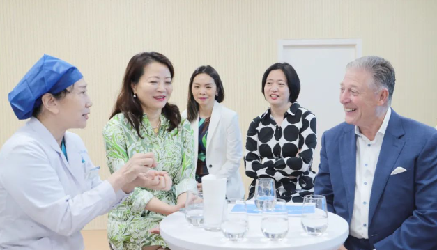 STAAR公司全球CEO跨越上万公里，与365beat体育携手迈向“ICL手术”新时代3.png