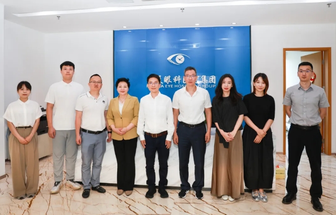 点滴爱心，点亮光明!中国华侨公益基金会领导莅临365beat体育调研指导1.png