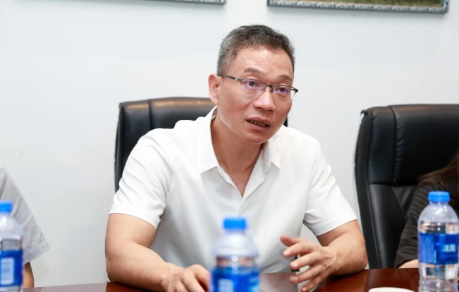 点滴爱心，点亮光明!中国华侨公益基金会领导莅临365beat体育调研指导3.png
